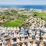 Flora - 3bed En-suite With Private Pool Paralímni