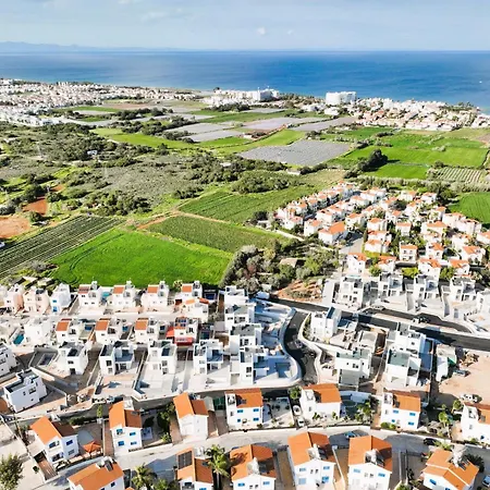 Flora - 3bed En-suite With Private Pool Paralimni