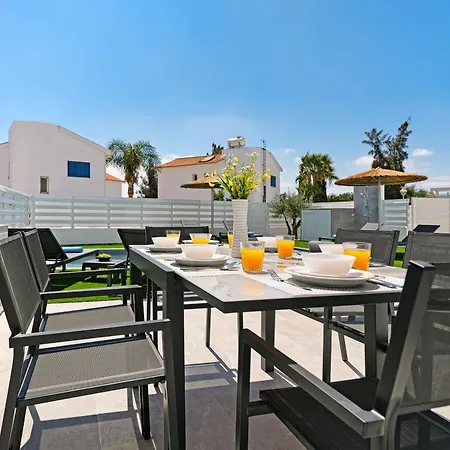 Flora - 3bed En-suite With Private Pool 빌라