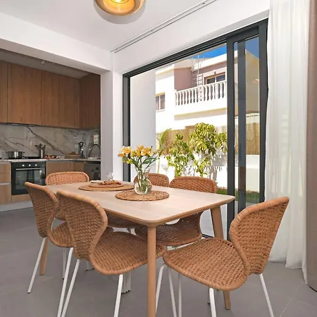 Flora - 3bed En-suite With Private Pool *