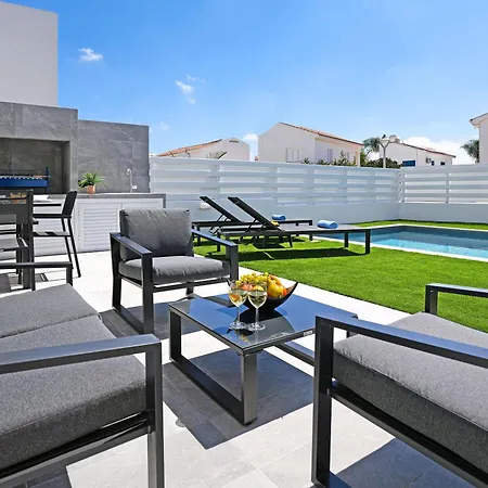 Flora - 3bed En-suite With Private Pool *