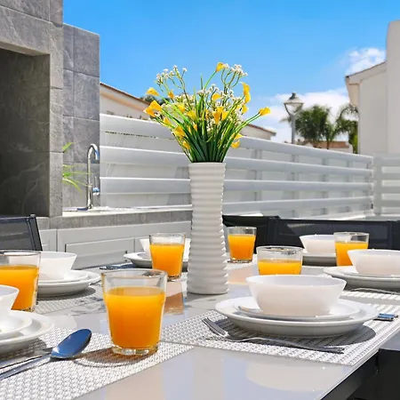 Flora - 3bed En-suite With Private Pool