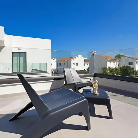 Flora - 3bed En-suite With Private Pool * パラリムニ