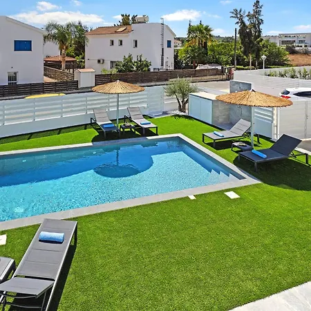 Flora - 3bed En-suite With Private Pool Villa Paralímni