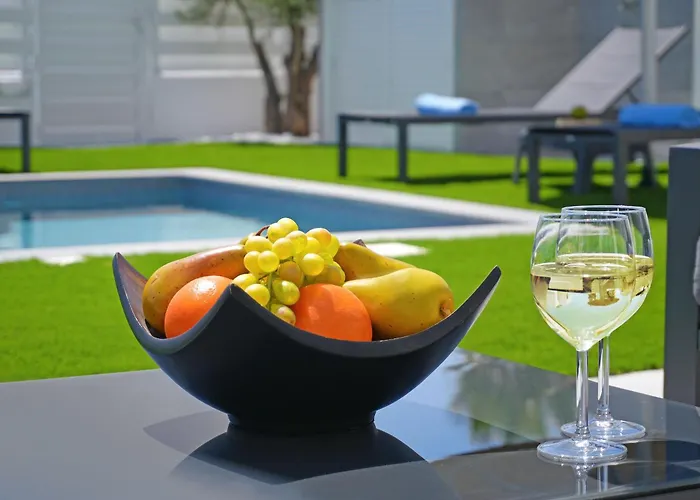 Villa Flora - 3bed En-suite With Private Pool