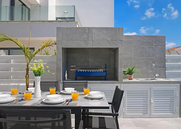 Villa Flora - 3bed En-suite With Private Pool *