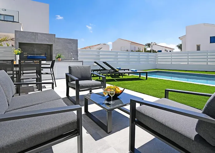 Flora - 3bed En-suite With Private Pool *