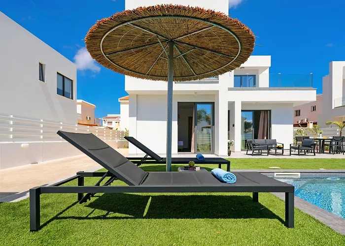 Flora - 3bed En-suite With Private Pool Paralimni