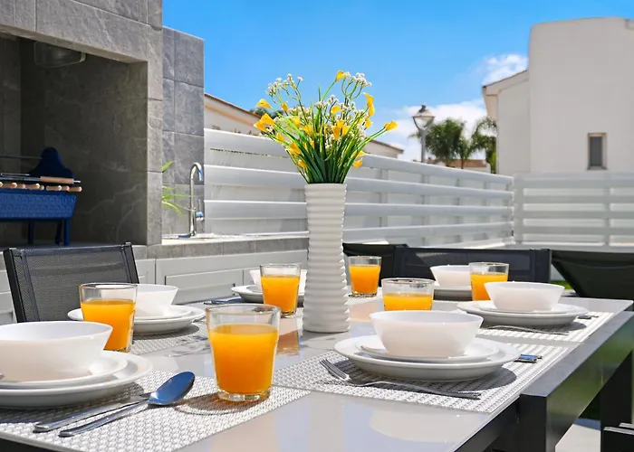 Flora - 3bed En-suite With Private Pool