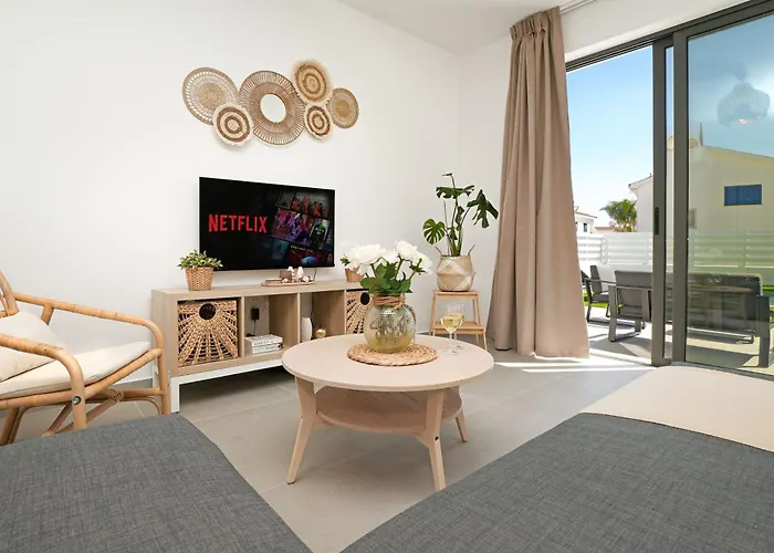 Villa Flora - 3bed En-suite With Private Pool Paralimni