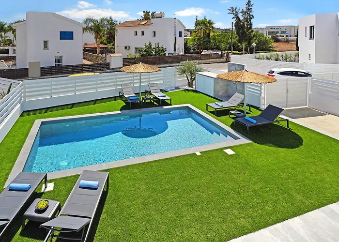 Flora - 3bed En-suite With Private Pool Villa Paralimni